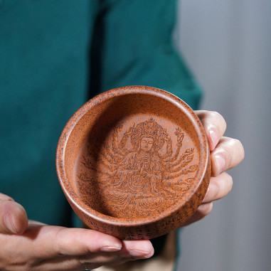 Велика чаша із їсінської глини...