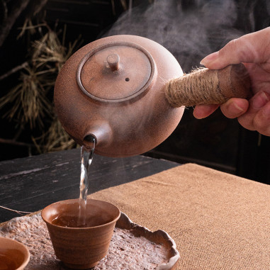 Керамічний чайник для кип'ятіння води...