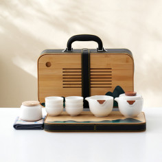 Великий набір з посудом із...