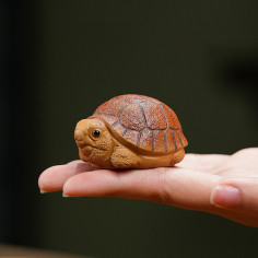 Чайна статуетка з глини...