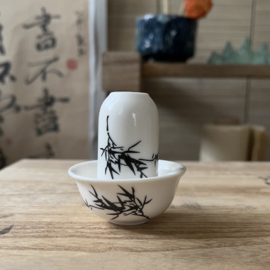 Чайна пара із зображенням чорного...