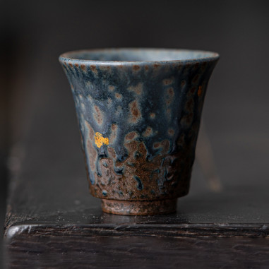 Керамічна чаша із золотими крапками,...