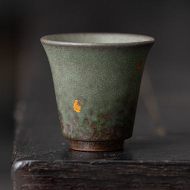 Керамічна чаша із золотими крапками,...