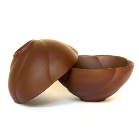 Чаша у формі снігової сливи з ісинської глини (коричнева)