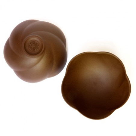 Чаша у формі снігової сливи з ісинської глини (коричнева)