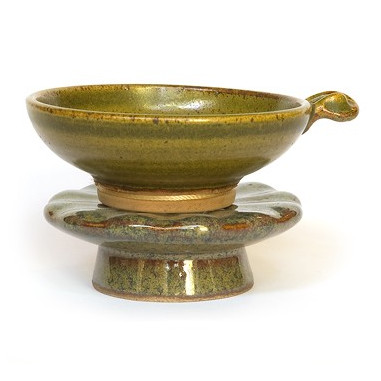 Темно-зелене сито з підставкою Темно-зелене сито з підставкою