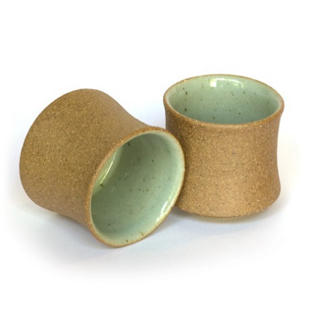 Сіра чаша з шорсткими стінками