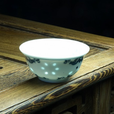 Чаша з цзиндечженської порцеляни «Рисова порцеляна» Чаша з цзиндечженської порцеляни «Рисова порцеляна»