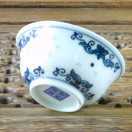 Чаша з цзиндечженської порцеляни «Рисова порцеляна» Чаша з цзиндечженської порцеляни «Рисова порцеляна»