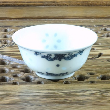 Чаша з цзиндечженської порцеляни «Рисова порцеляна» Чаша з цзиндечженської порцеляни «Рисова порцеляна»