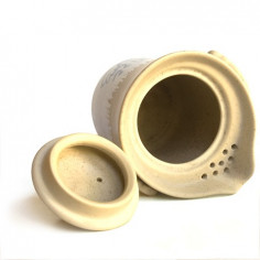 Бежевий чайник з ієрогліфами 2