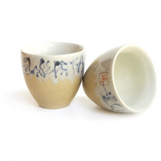 Бежева чаша з ієрогліфами 2