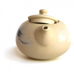 Бежевий чайник з гілкою бамбука 2