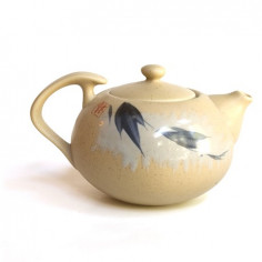 Бежевий чайник з гілкою бамбука