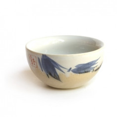 Бежева чаша з гілкою бамбука