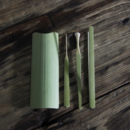 Набір чайних інструментів із зеленого бамбука.