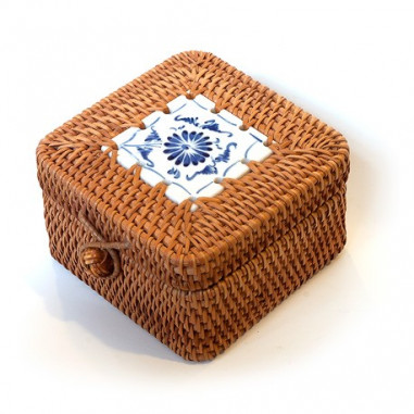 Маленька плетена коробка із замком Маленька плетена коробка із замком