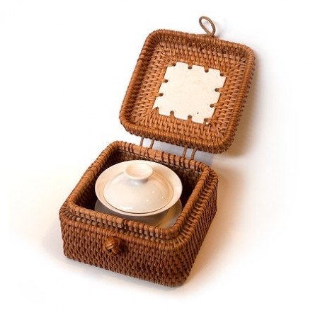 Маленька плетена коробка із замком Маленька плетена коробка із замком