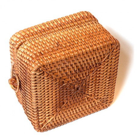 Маленька плетена коробка із замком Маленька плетена коробка із замком