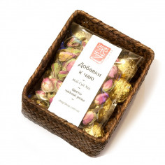 Порційний білий чай з чайною трояндою в плетеному кошику