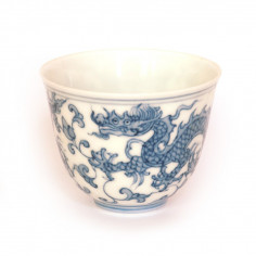 Антикварна чаша з цзиндечженської порцеляни «Дракон»