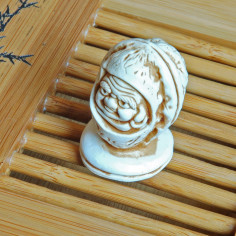 Нецке «Бодхідхарма (в горіху)»