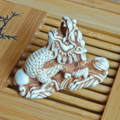 Нецке «Дракон (середній, вгору)»