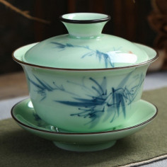 Ніжно-зелена гайвань із бамбуком.