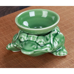 Сито у вигляді золотої жаби