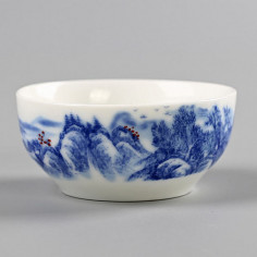 Біло-синя чаша з краєвидом