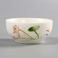 Біла чаша з лотосом