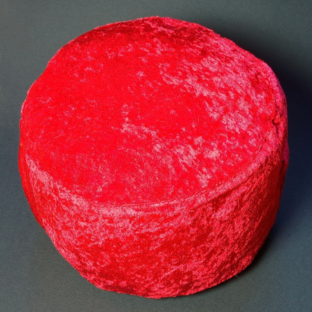 Червона подушка з тонкого велюру