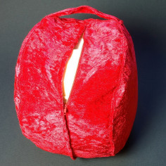 Червона подушка з тонкого велюру 2