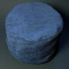 Синя подушка з вельвету