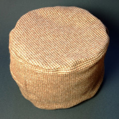 Червона подушка з тонкого велюру