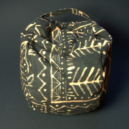 Подушка з орнаментом