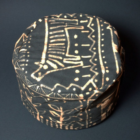 Подушка з орнаментом