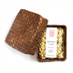 Порційний білий чай із жасмином у плетеному кошику.