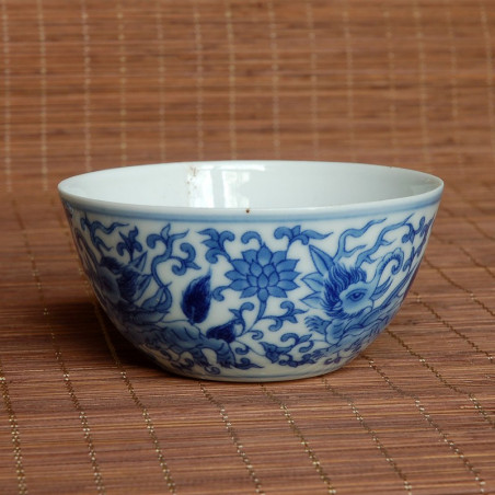 "Слони та лотоси" - чаша з тонкостінної порцеляни "Слони та лотоси" - чаша з тонкостінної порцеляни