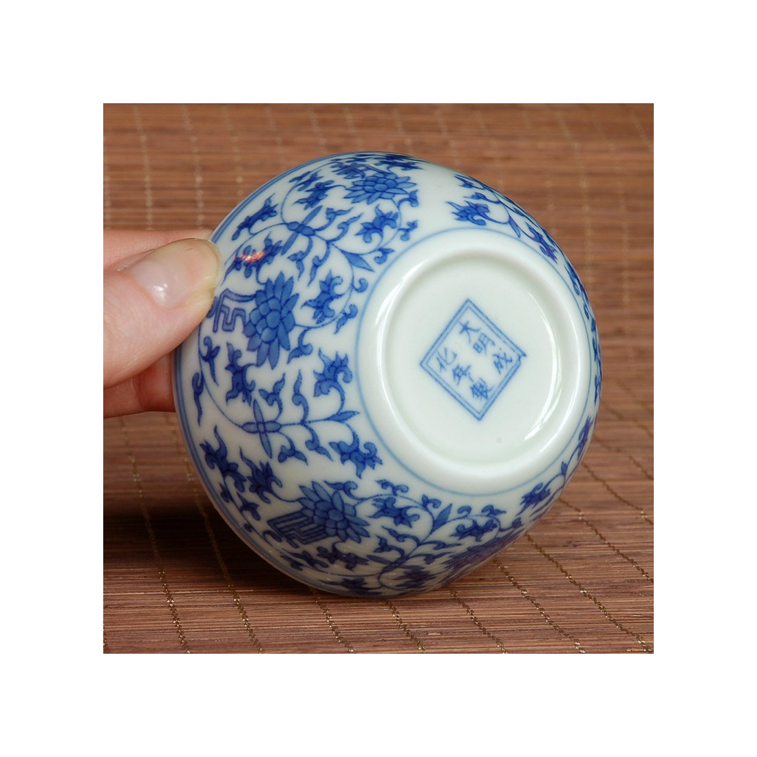 "Буддійські лотоси" - чаша з тонкостінної порцеляни "Буддійські лотоси" - чаша з тонкостінної порцеляни