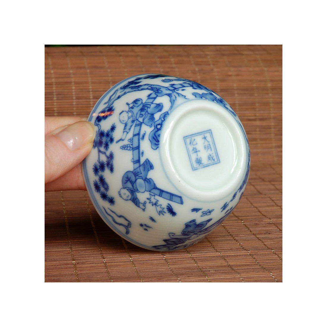 "Діти" - чаша з тонкостінної порцеляни "Діти" - чаша з тонкостінної порцеляни