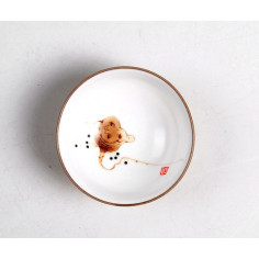 Світло-коричнева чаша із сухим лотосом