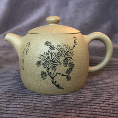 Чайник «Город колодязя» (хризантема) з ісинської глини
