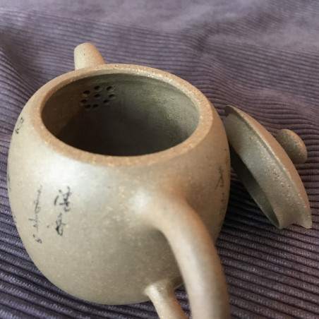 Чайник «Огорожа колодязя» (снігова слива) з ісинської глини