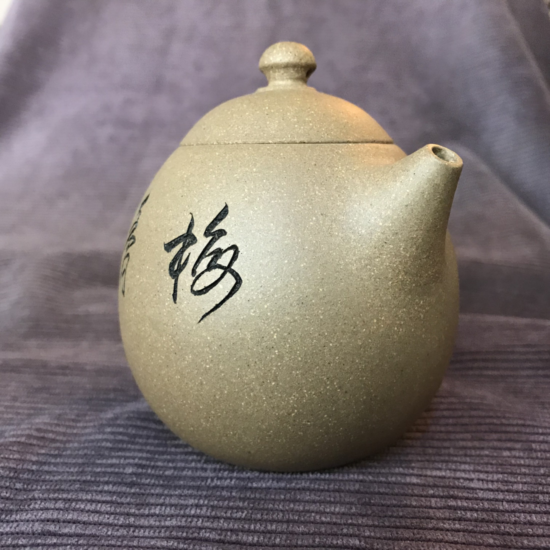 Чайник із ісинської глини «Яйце дракона» (снігова слива) Чайник із ісинської глини «Яйце дракона» (снігова слива)