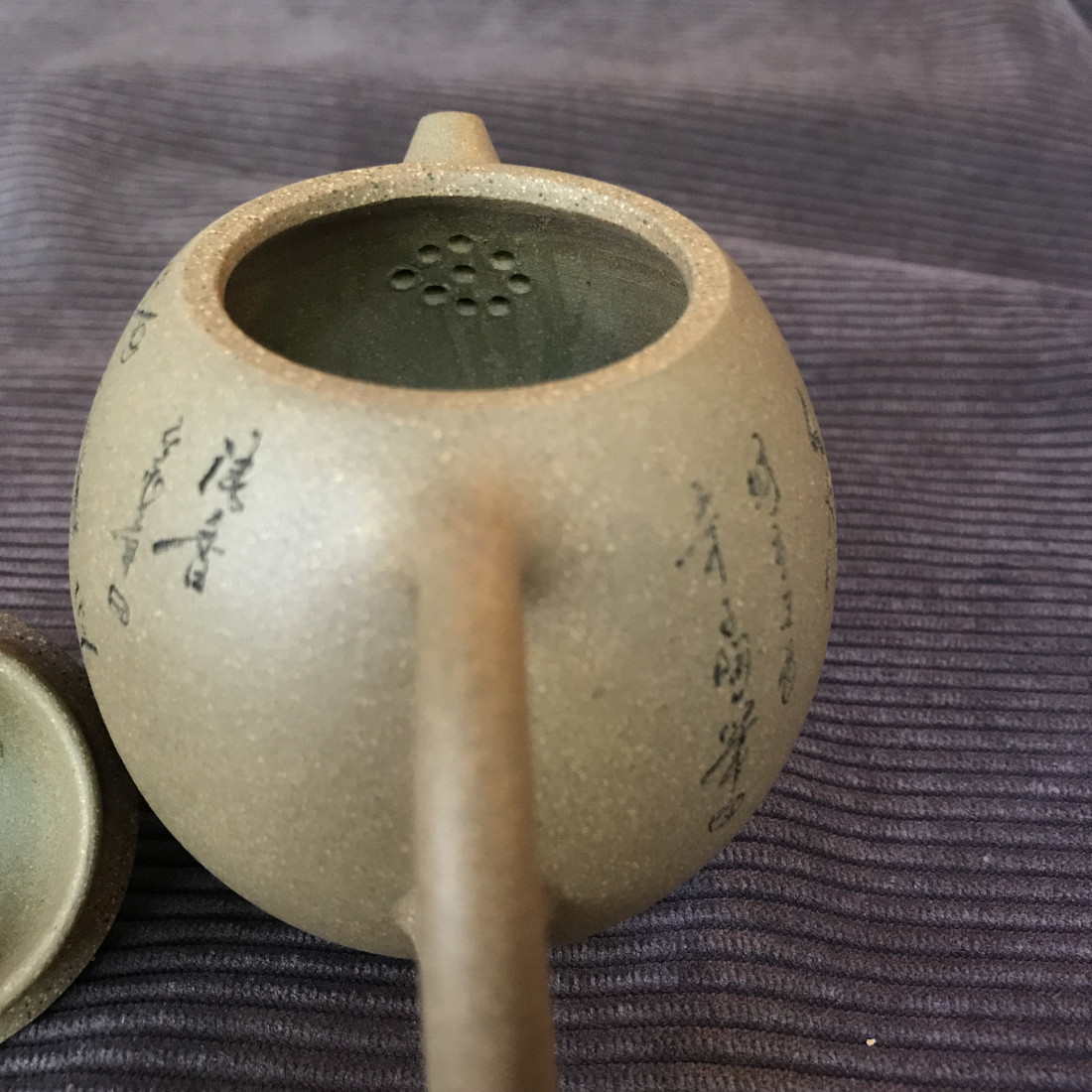 Чайник із ісинської глини «Яйце дракона» (снігова слива) Чайник із ісинської глини «Яйце дракона» (снігова слива)