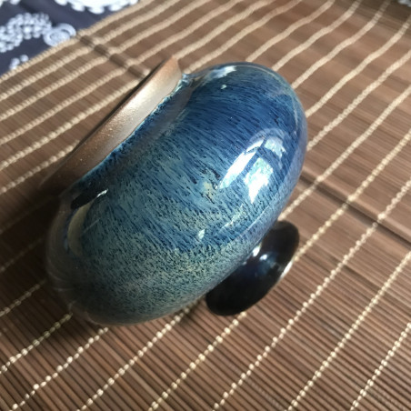 Маленька вазочка з синьою глазур'ю