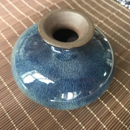Маленька вазочка з синьою глазур'ю