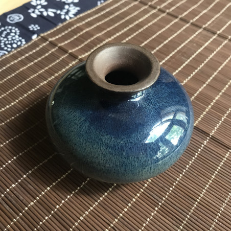 Маленька вазочка з синьою глазур'ю