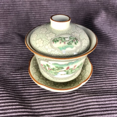 Жовта гайвань з пейзажем і візерунок з снігу сливи. 2